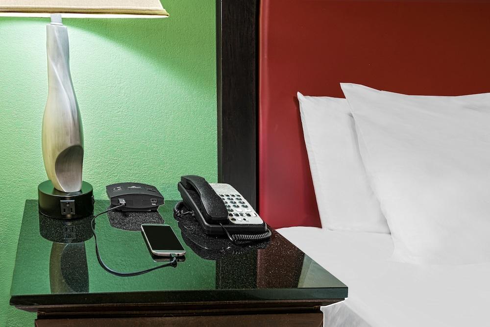 Crowne Plaza Suites Houston - Near Sugar Land Экстерьер фото