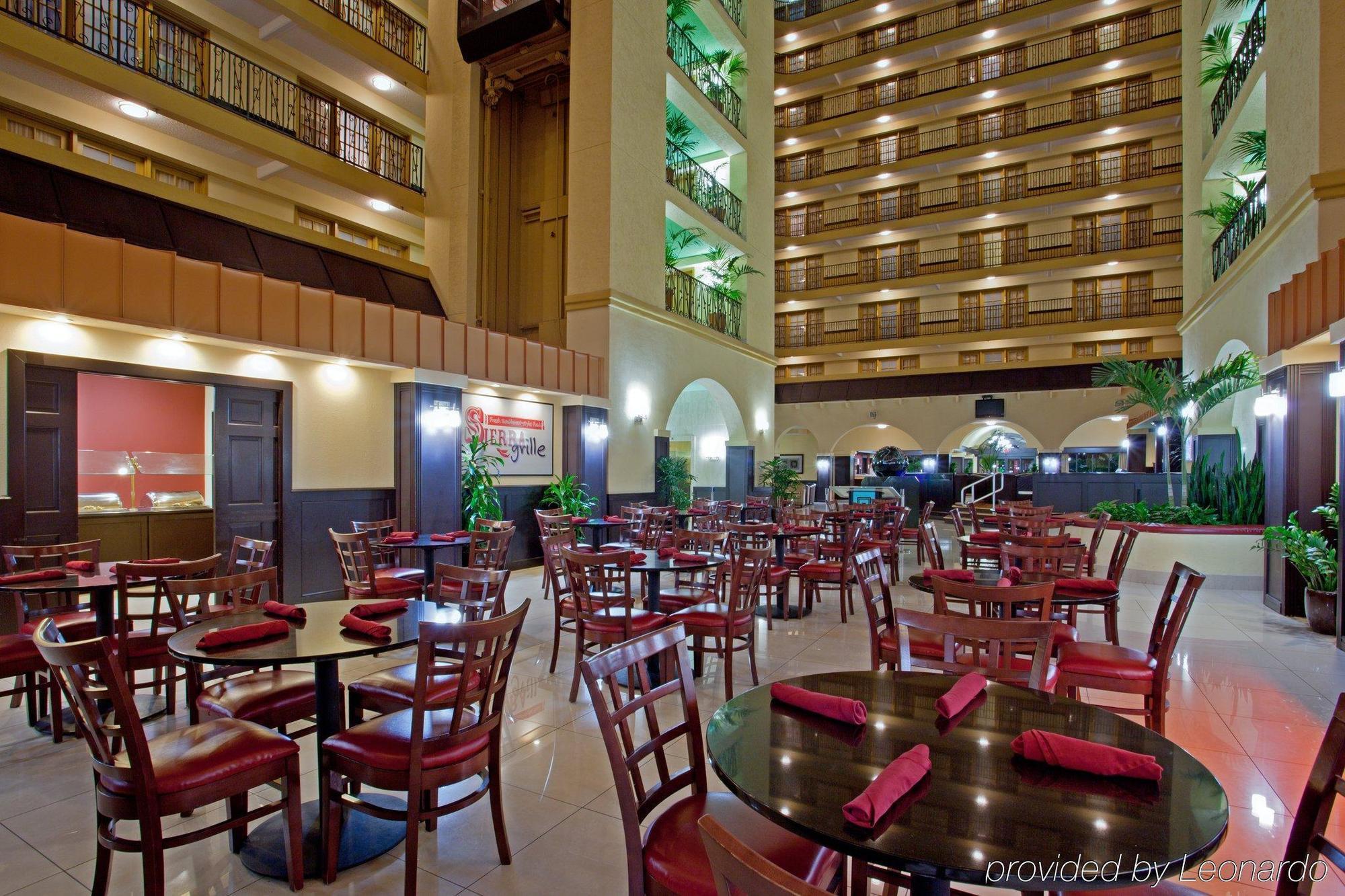 Crowne Plaza Suites Houston - Near Sugar Land Ресторан фото
