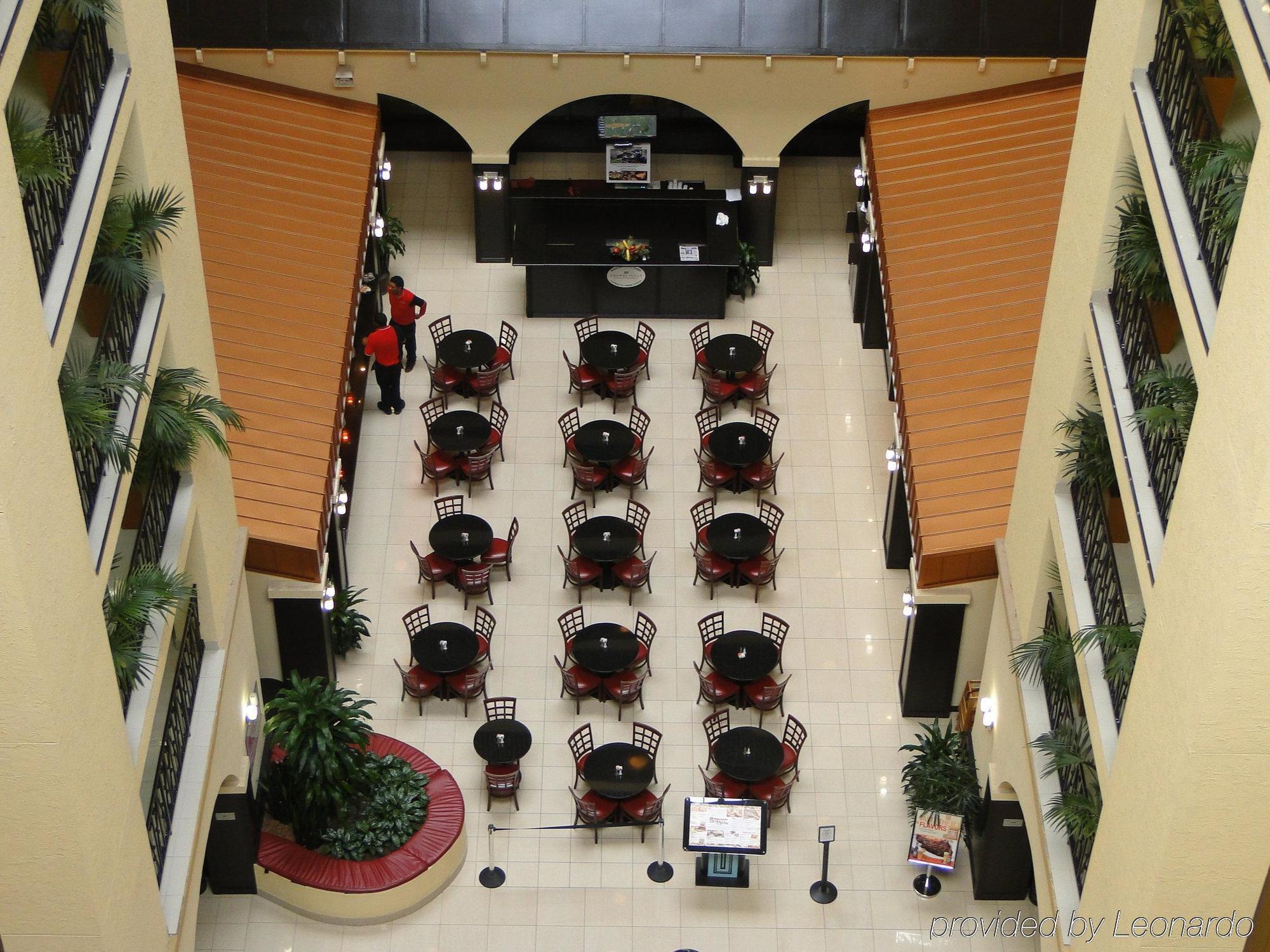 Crowne Plaza Suites Houston - Near Sugar Land Интерьер фото