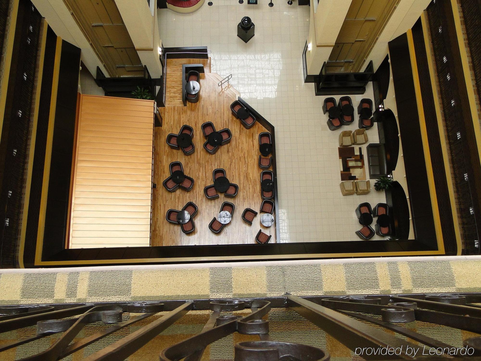 Crowne Plaza Suites Houston - Near Sugar Land Интерьер фото