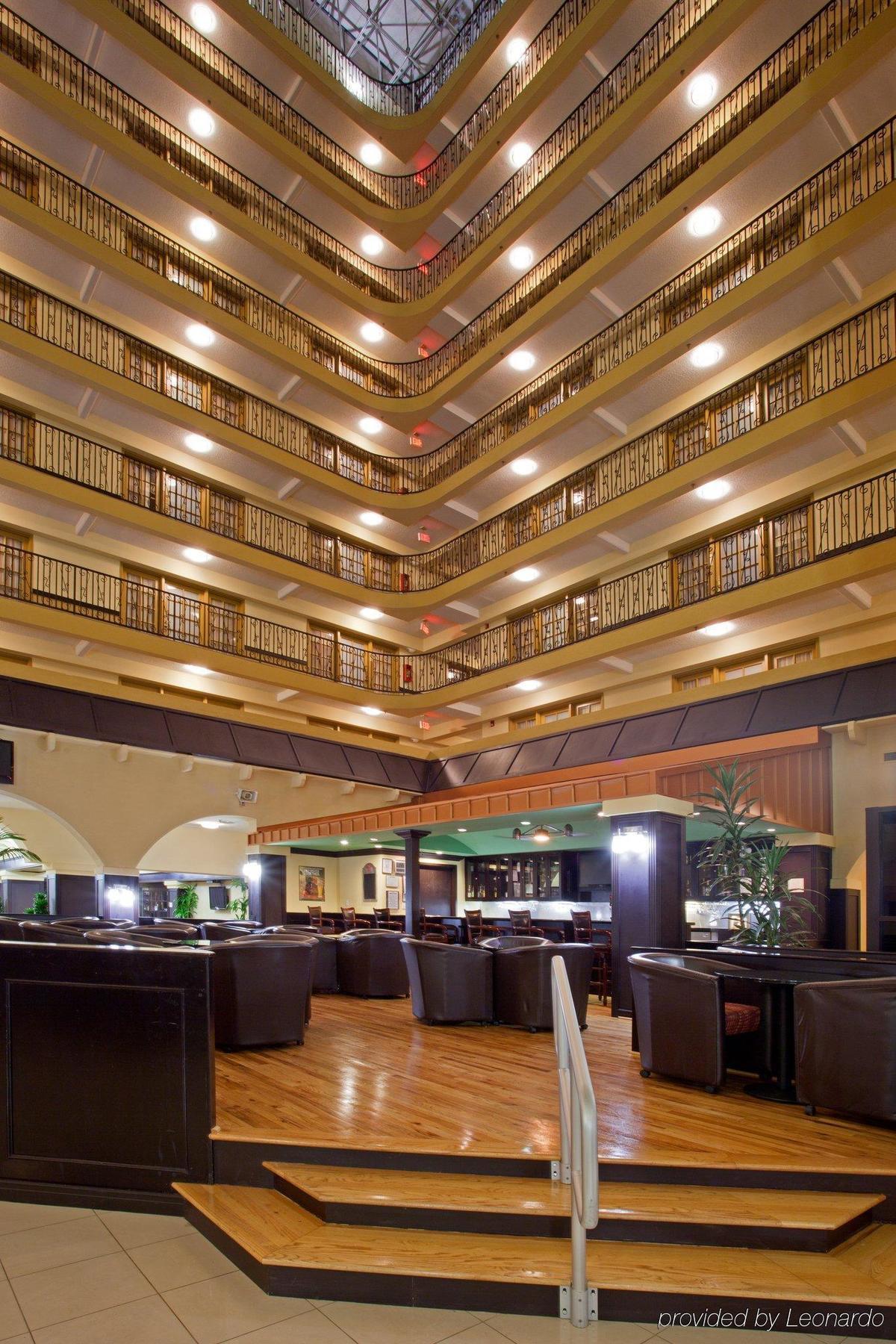 Crowne Plaza Suites Houston - Near Sugar Land Интерьер фото