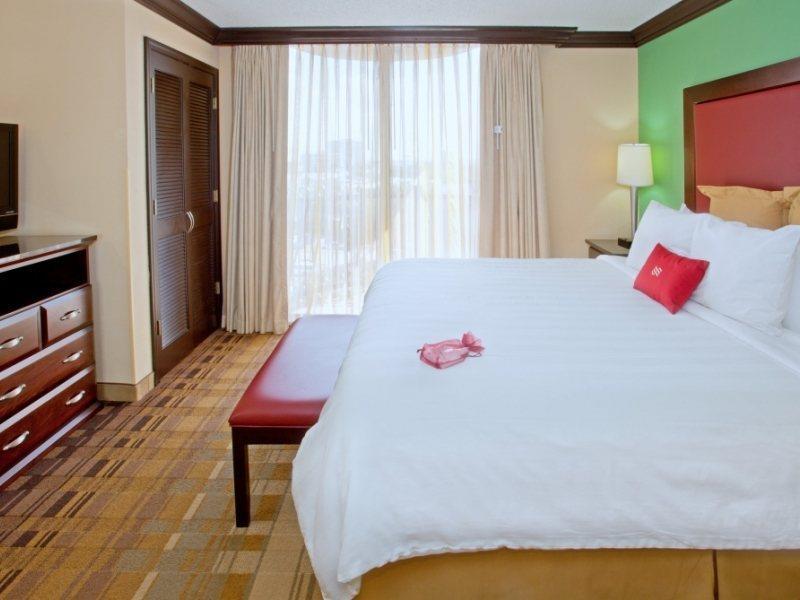 Crowne Plaza Suites Houston - Near Sugar Land Номер фото