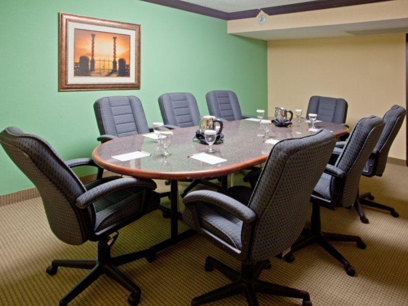 Crowne Plaza Suites Houston - Near Sugar Land Удобства фото
