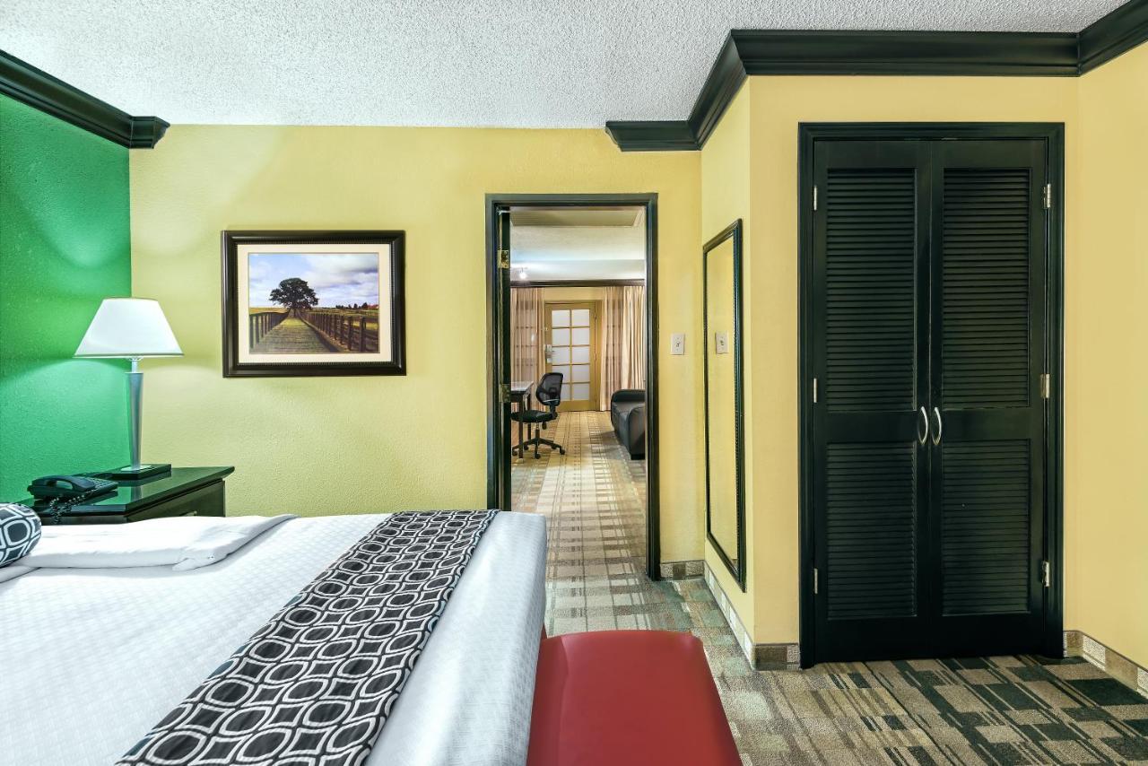 Crowne Plaza Suites Houston - Near Sugar Land Экстерьер фото