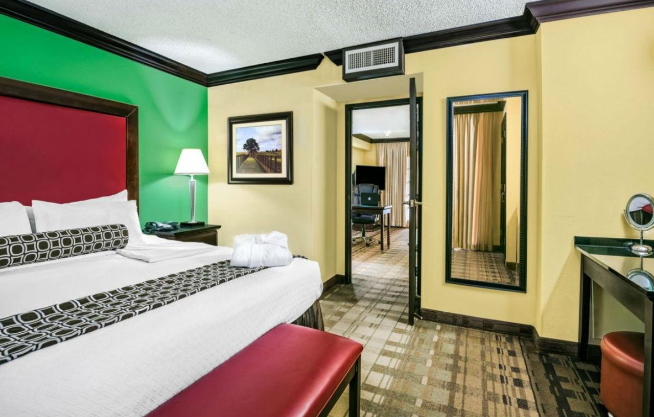 Crowne Plaza Suites Houston - Near Sugar Land Экстерьер фото